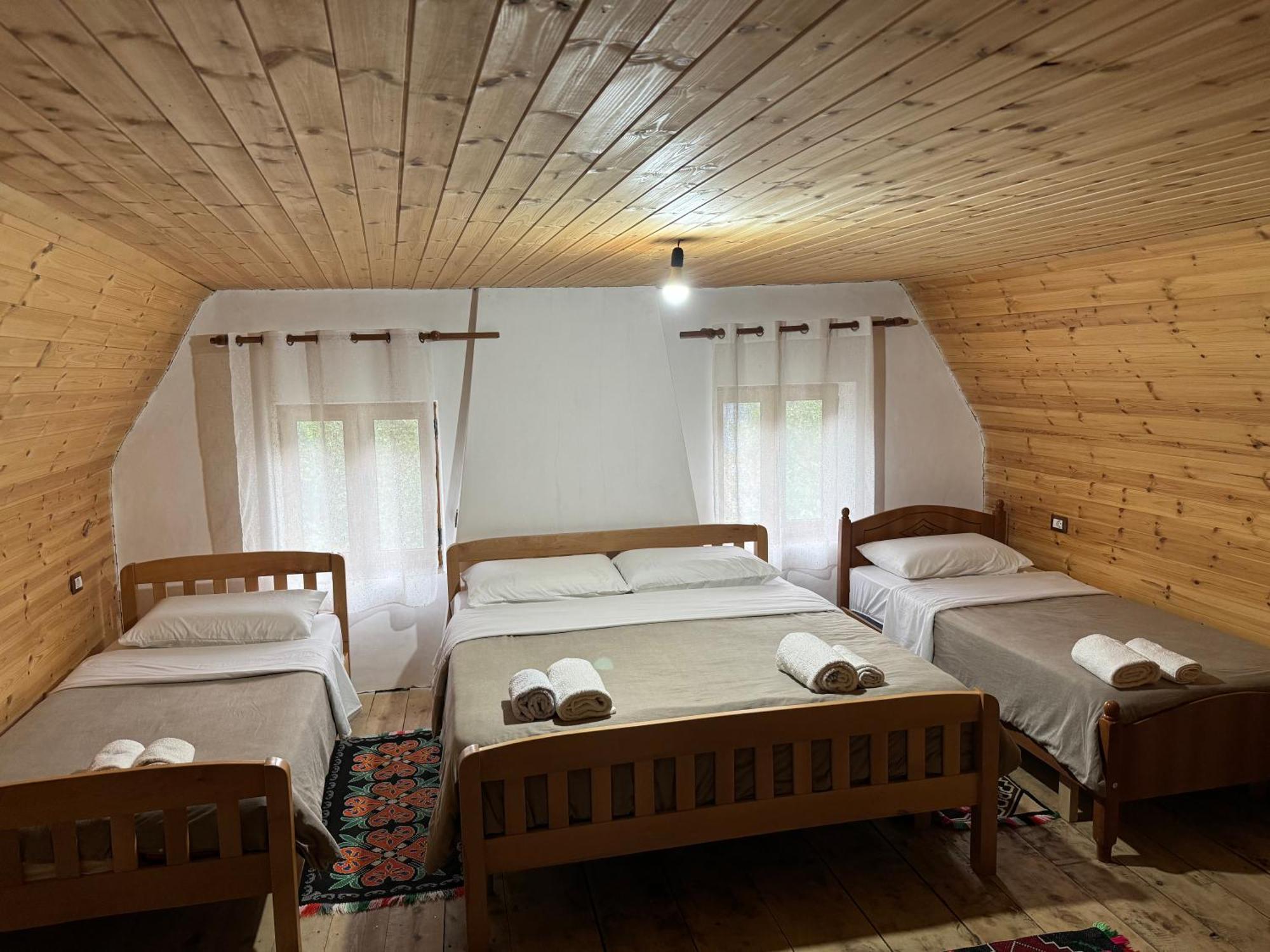 Gjestgiverier Bujtina Shkambi *