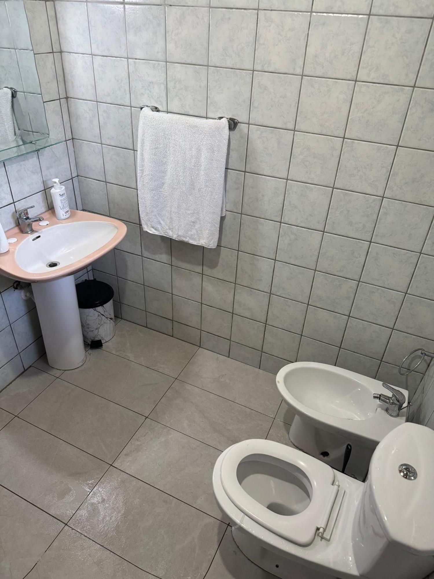 Gjestgiverier Bujtina Shkambi *